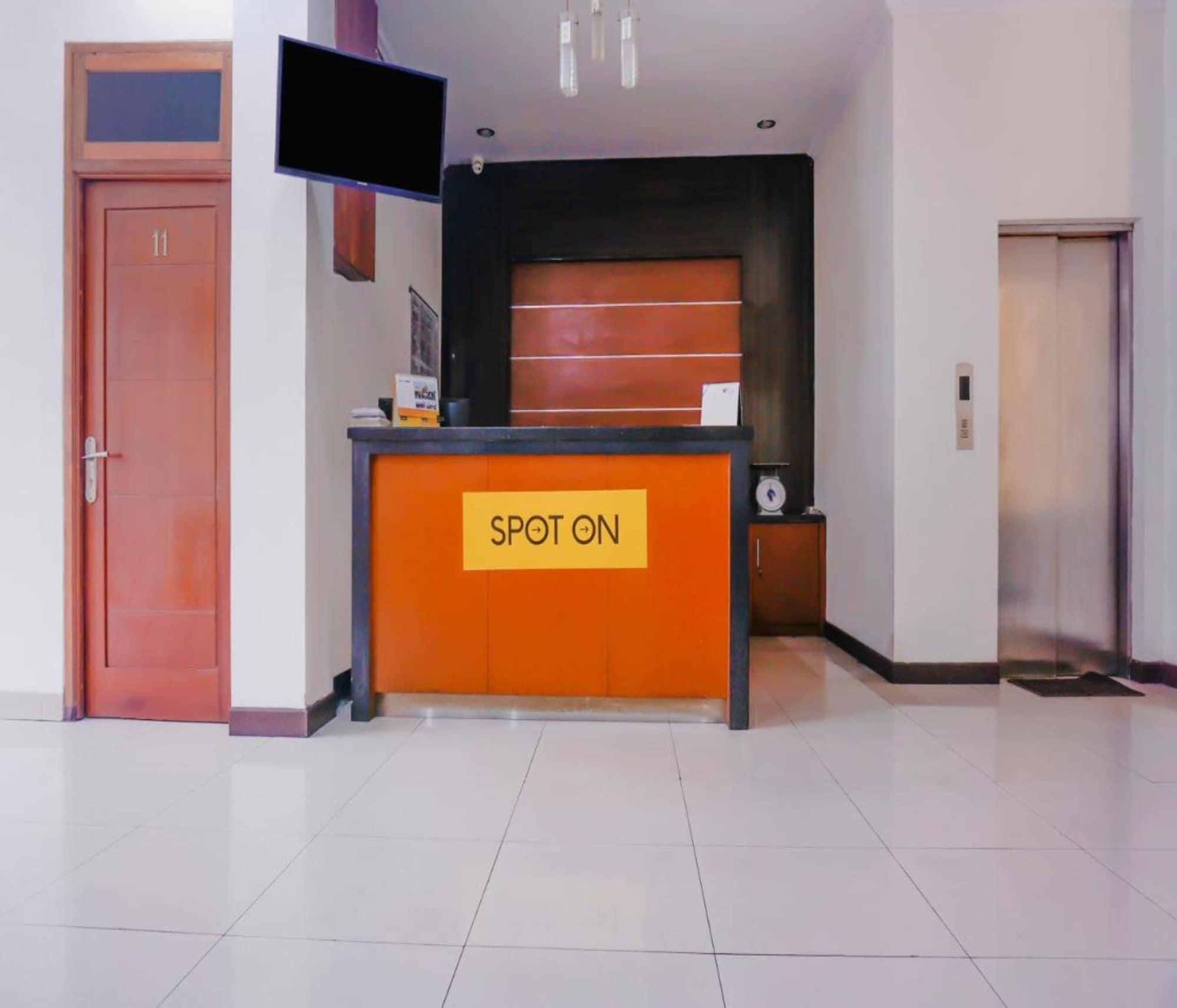 Oyo 2357 Syariah Grand Raudhah Hotel Jakarta Ngoại thất bức ảnh