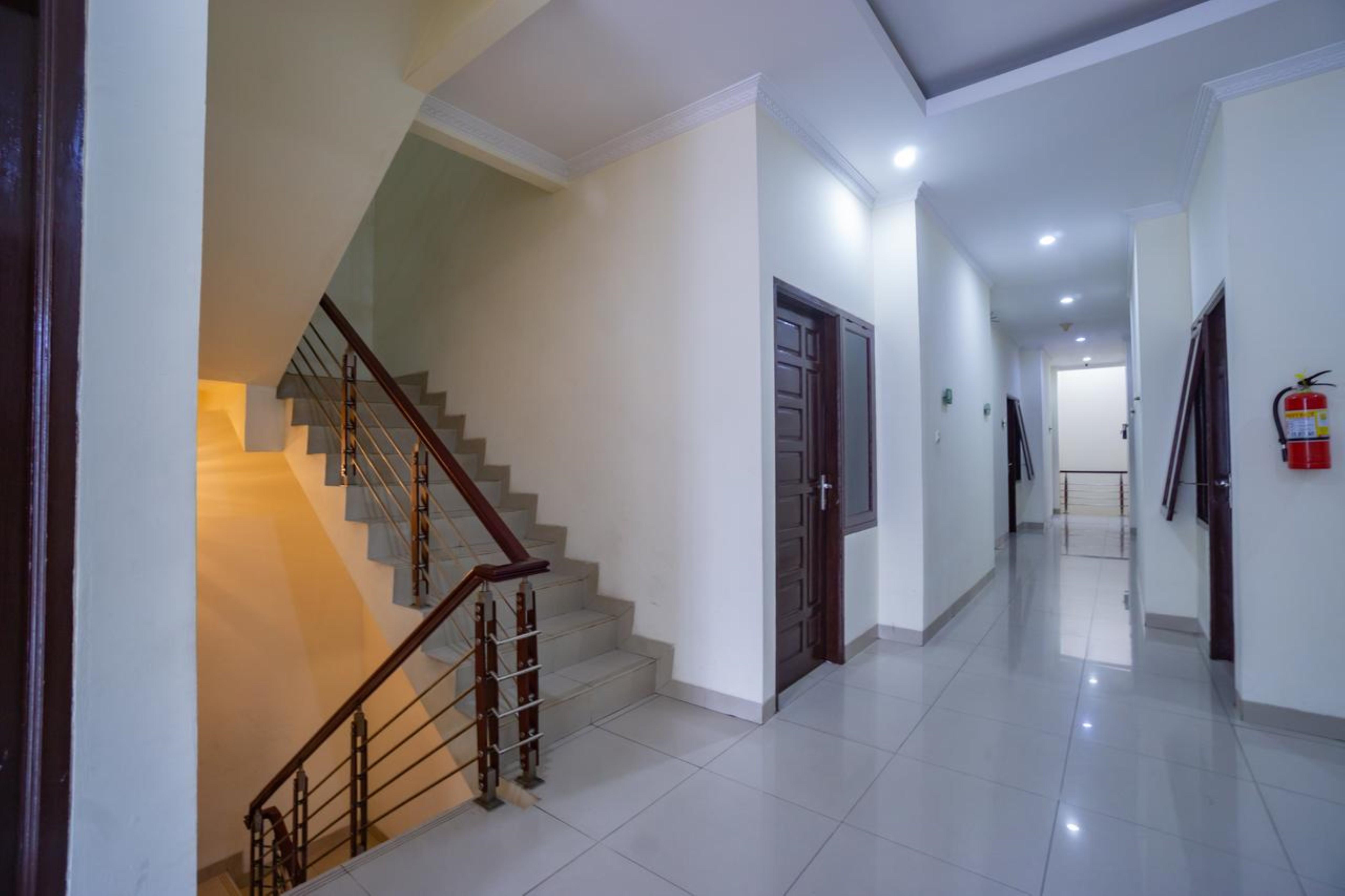 Oyo 2357 Syariah Grand Raudhah Hotel Jakarta Ngoại thất bức ảnh