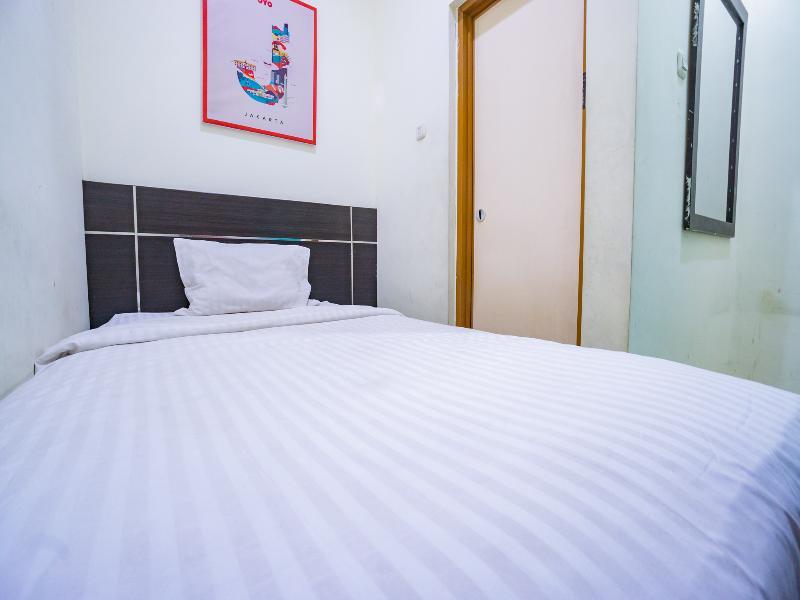 Oyo 2357 Syariah Grand Raudhah Hotel Jakarta Ngoại thất bức ảnh